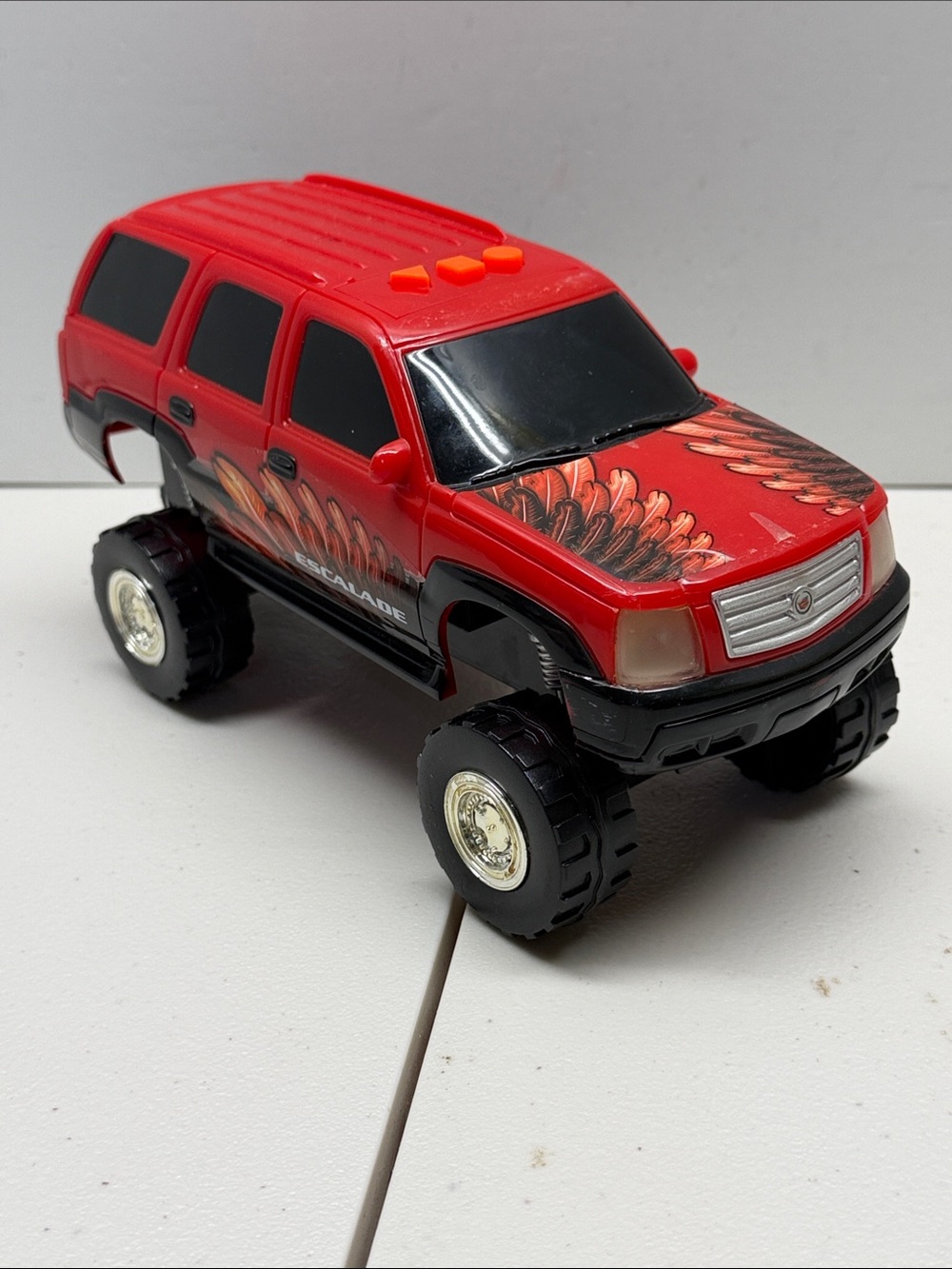 2006 Red Cadillac Escalade SUV - lights & sounds